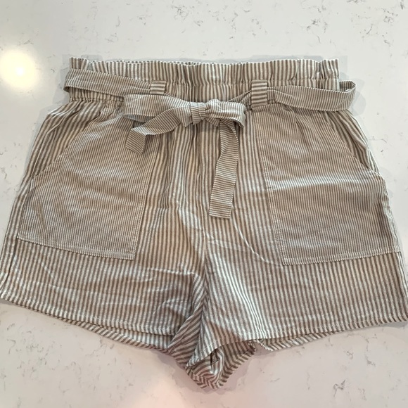 Rhythm. Pants - NWOT Rhythm Paper Bag Shorts, Size 6